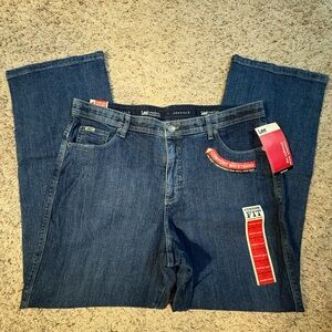Lee Women's Straight Leg Dark Wash Blue Jeans Size 18 NWT
